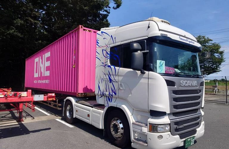 安心・迅速な海上コンテナ輸送を提供！あなたも運送のプロになりませんか？